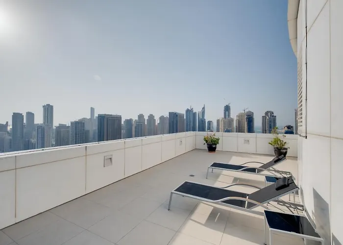 Luxury Apt - Rooftop Pool - City View